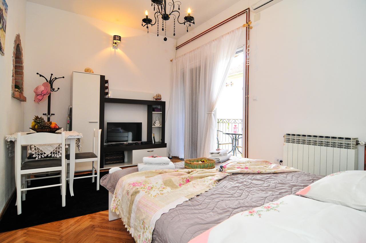 Apartment Edita ติวัต ภายนอก รูปภาพ