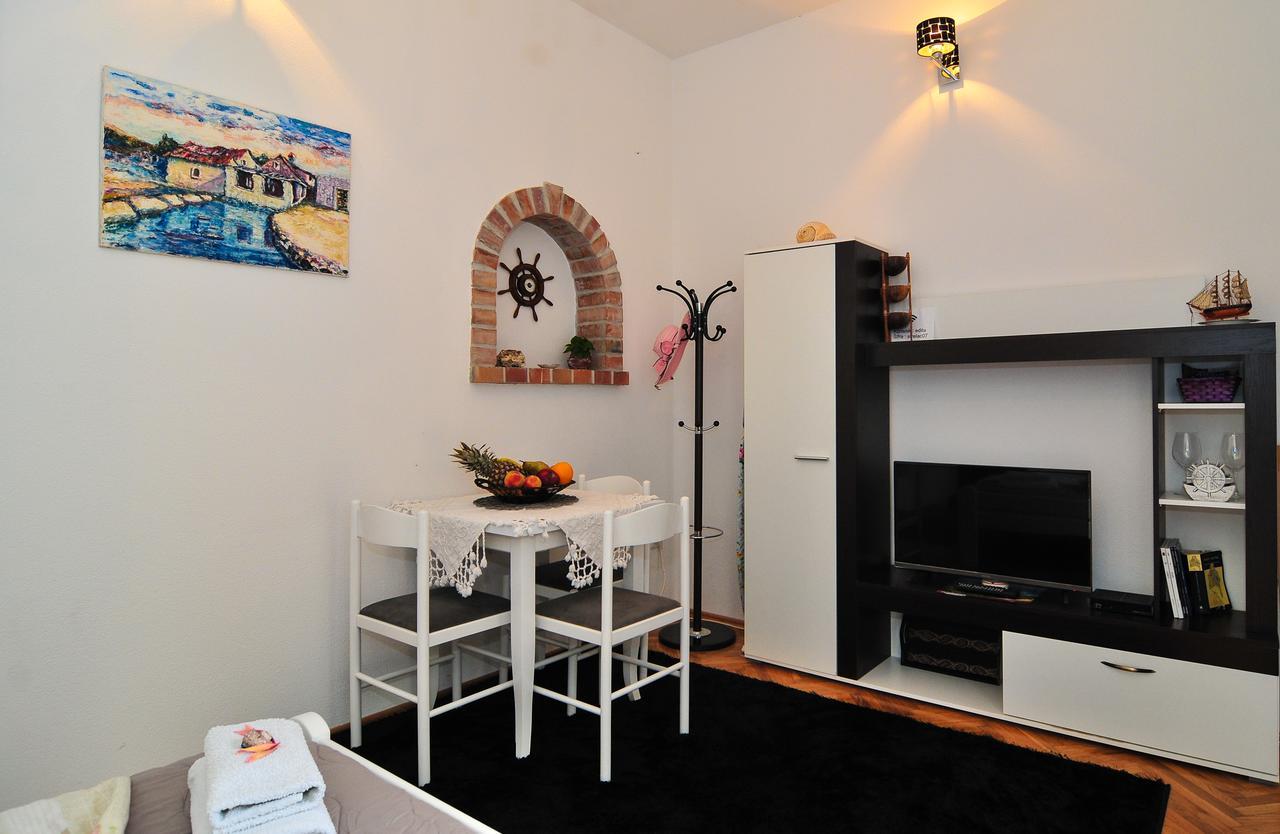 Apartment Edita ติวัต ภายนอก รูปภาพ