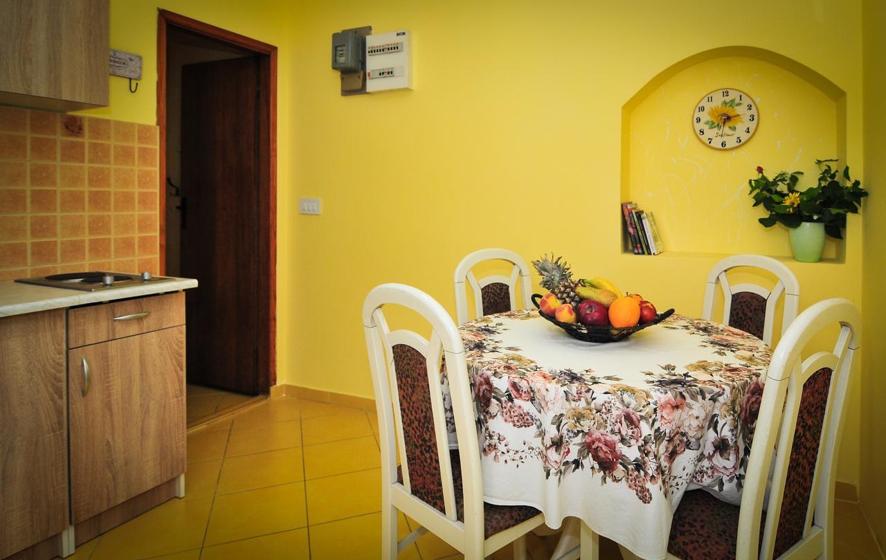 Apartment Edita ติวัต ภายนอก รูปภาพ