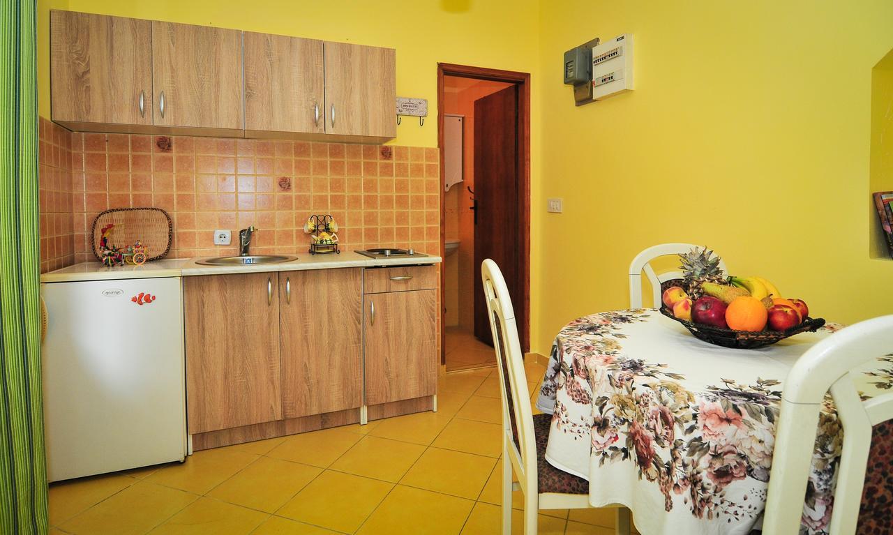 Apartment Edita ติวัต ภายนอก รูปภาพ
