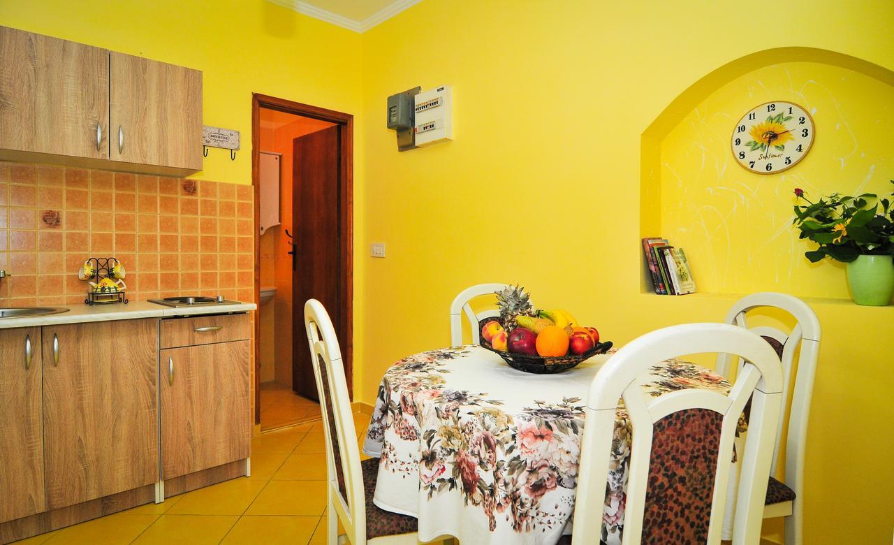 Apartment Edita ติวัต ภายนอก รูปภาพ